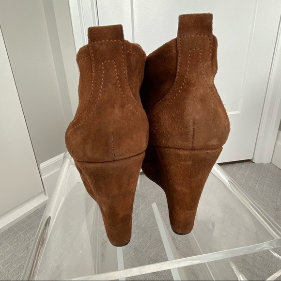 ⛄️ Brown Wedged Booties​​​​​​ - Picture 4 of 4